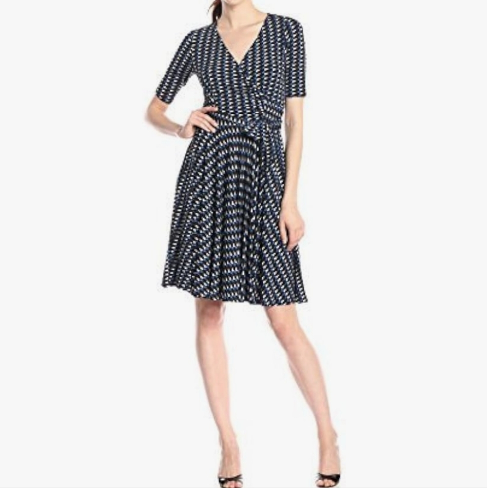 LIKE NEW Donna Morgan Short Flutter Sleeve Mock-Wrap Abstract Print Dress 10